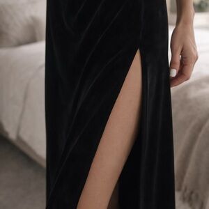 Sultry Black Stretch Velvet Maxi skirt – Finesse USA Made in USA Size Small